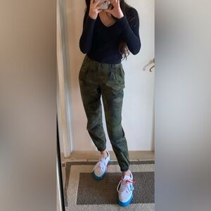 Hollister ultra high rise camo jogger size XS